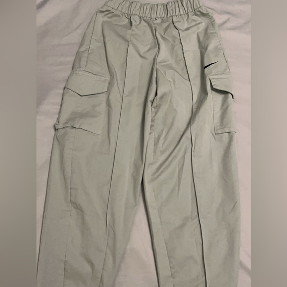 light green nike cargo pants - Picture 3 of 3